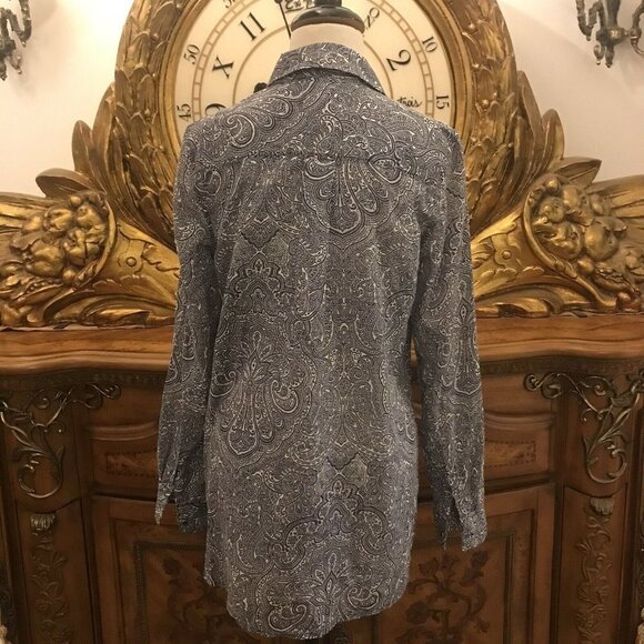 Tommy Hilfiger. Size S/P. Cotton long sleeve 1/2 button down shirt. Lt Wt. B22 - Picture 4 of 8